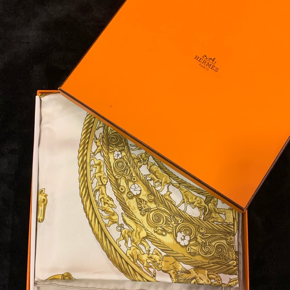 HERMÈS Les Cavaliers d’Or 100% Silk scarf
